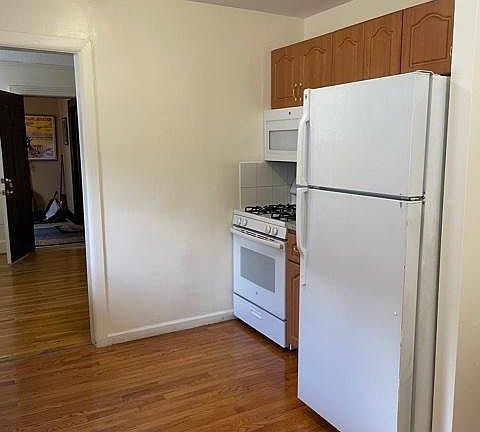 4th image of 154-36 13th Ave #2R