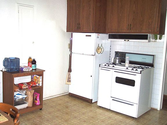 4th image of 345 E Markland Dr
