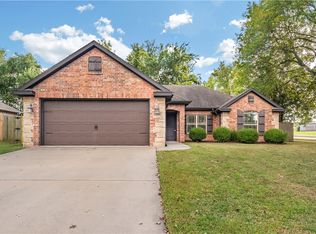 3695 W Clearwood Dr, Fayetteville, AR 72704