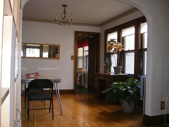 3rd image of 2631 McKinley St NE