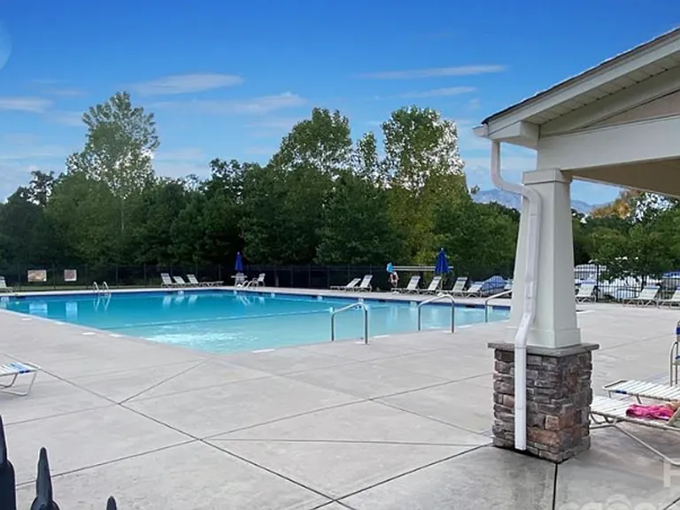 4818 Summerside Dr — Photo 32