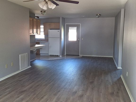 2nd image of 221 N Little Ave #221