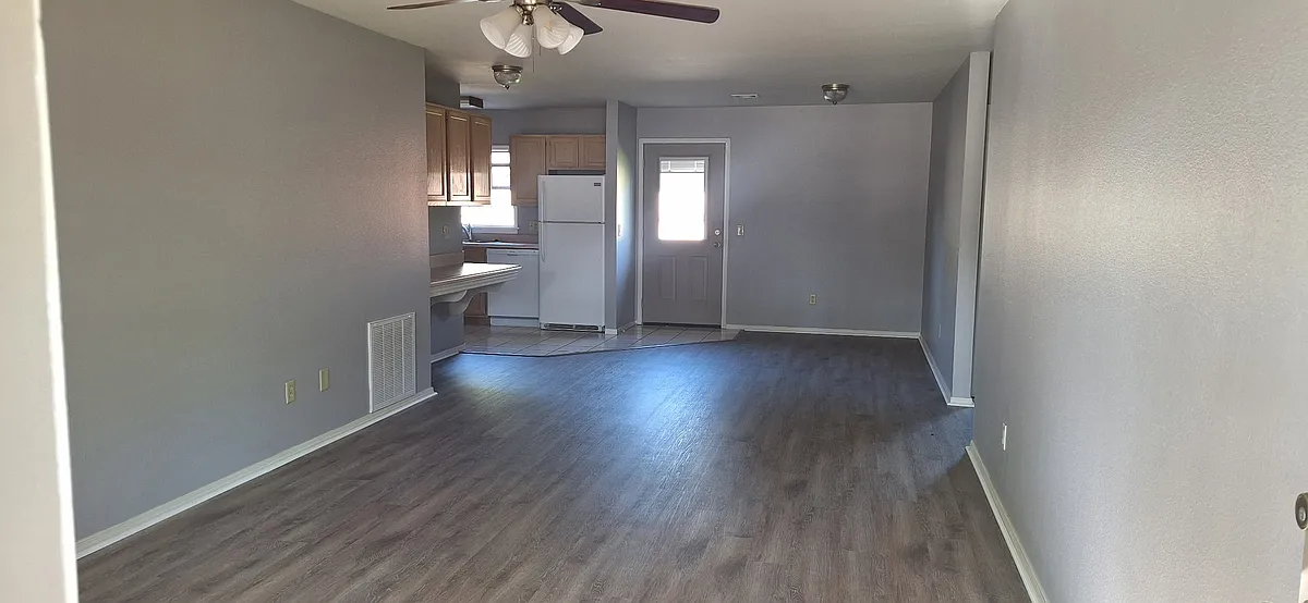 Building Photo - 221 N Little Ave #221