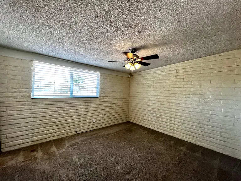 8024 E Victoria Dr — Photo 18