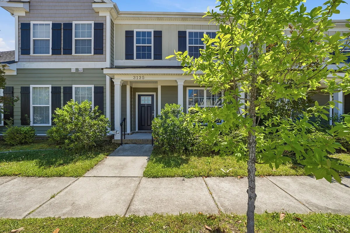 Building Photo - 3135 Patrick Henry Dr