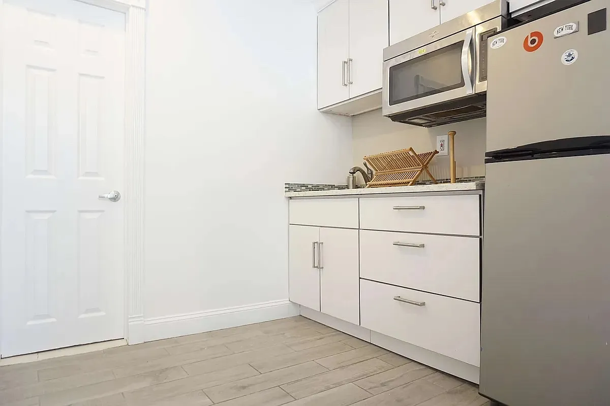 Building Photo - 307 E 93rd St #2FE