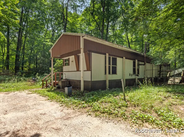 13860 Pine Island Dr NE, Cedar Springs, MI 49319