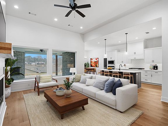 3rd image of 110 Harmony Village Dr