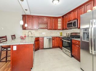 7 Fieldstone Rd, Levittown, PA 19056