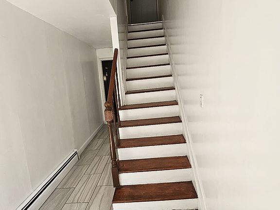 4th image of 448 Screvin Ave #2