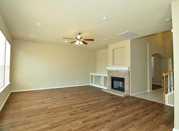2nd image of 1402 Deer Horn Dr