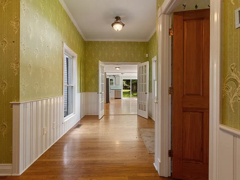 5820 Chamberlain Ln — Photo 44