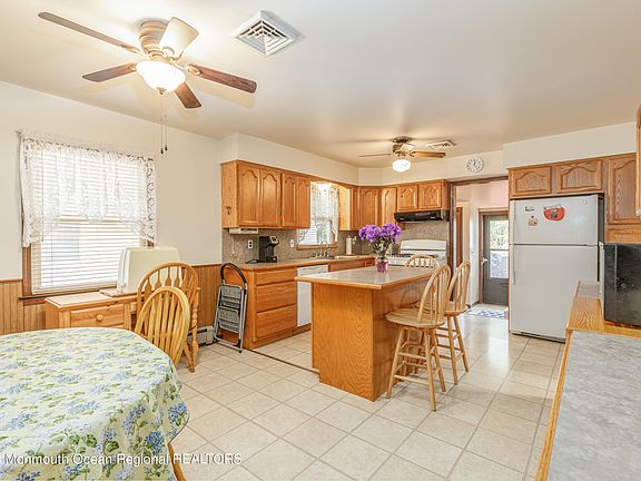 4th image of 316 Anthony Avenue