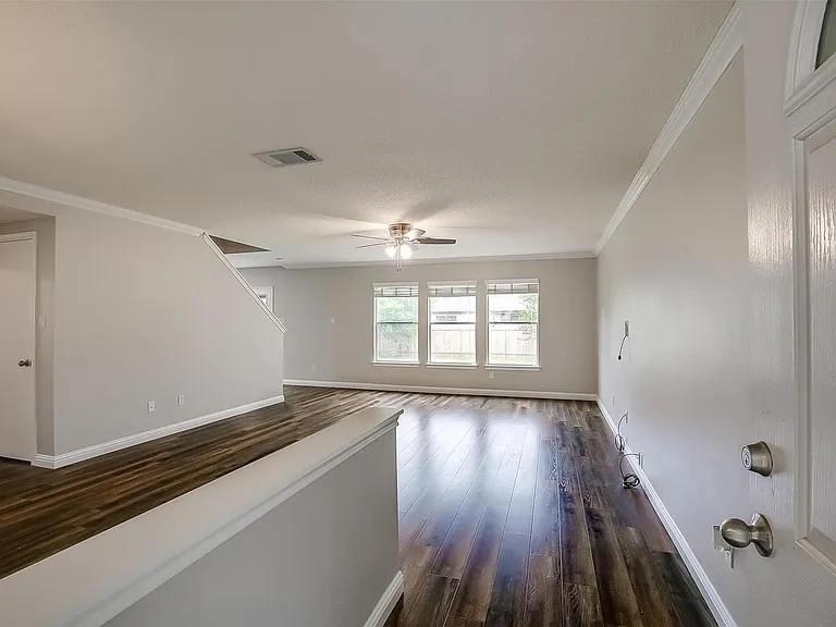 2504 Byfield Dr — Photo 8