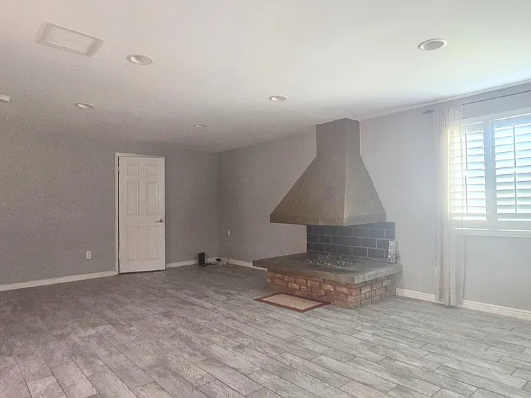 7426 E Holly St — Photo 8