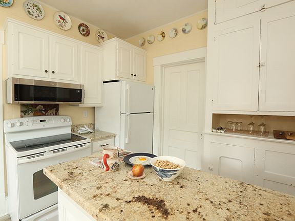 3rd image of 206 N Division St #1