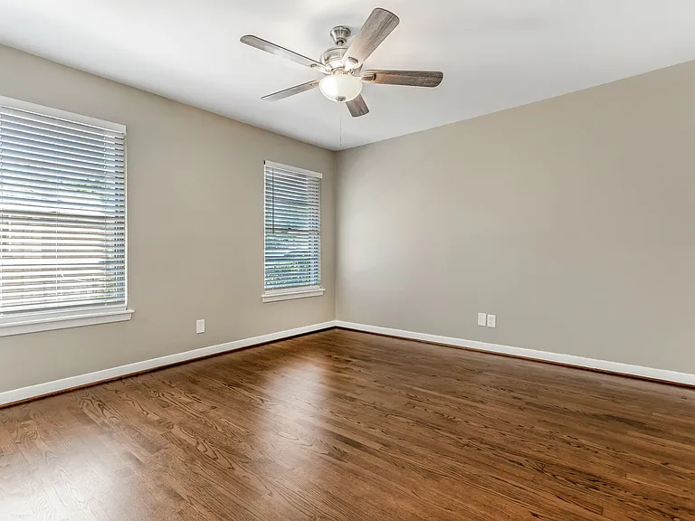 511 Classen Dr — Photo 13