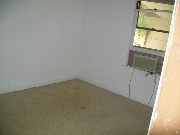 2nd image of 2121 Rosalie St