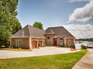 2766 Lake Shore Rd S, Denver, NC 28037