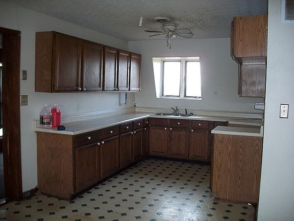 5th image of 398 Farmers Dr