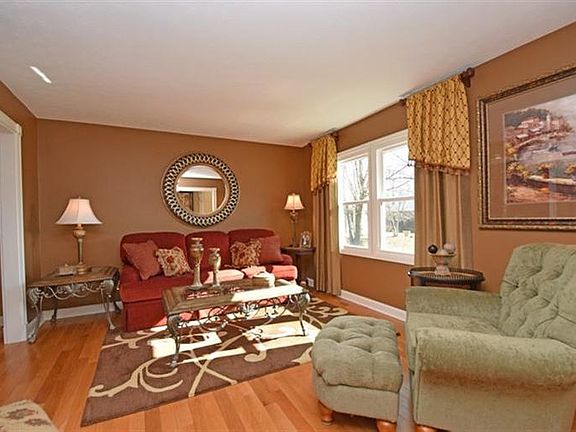 4th image of 6325 Arrowpoint Dr