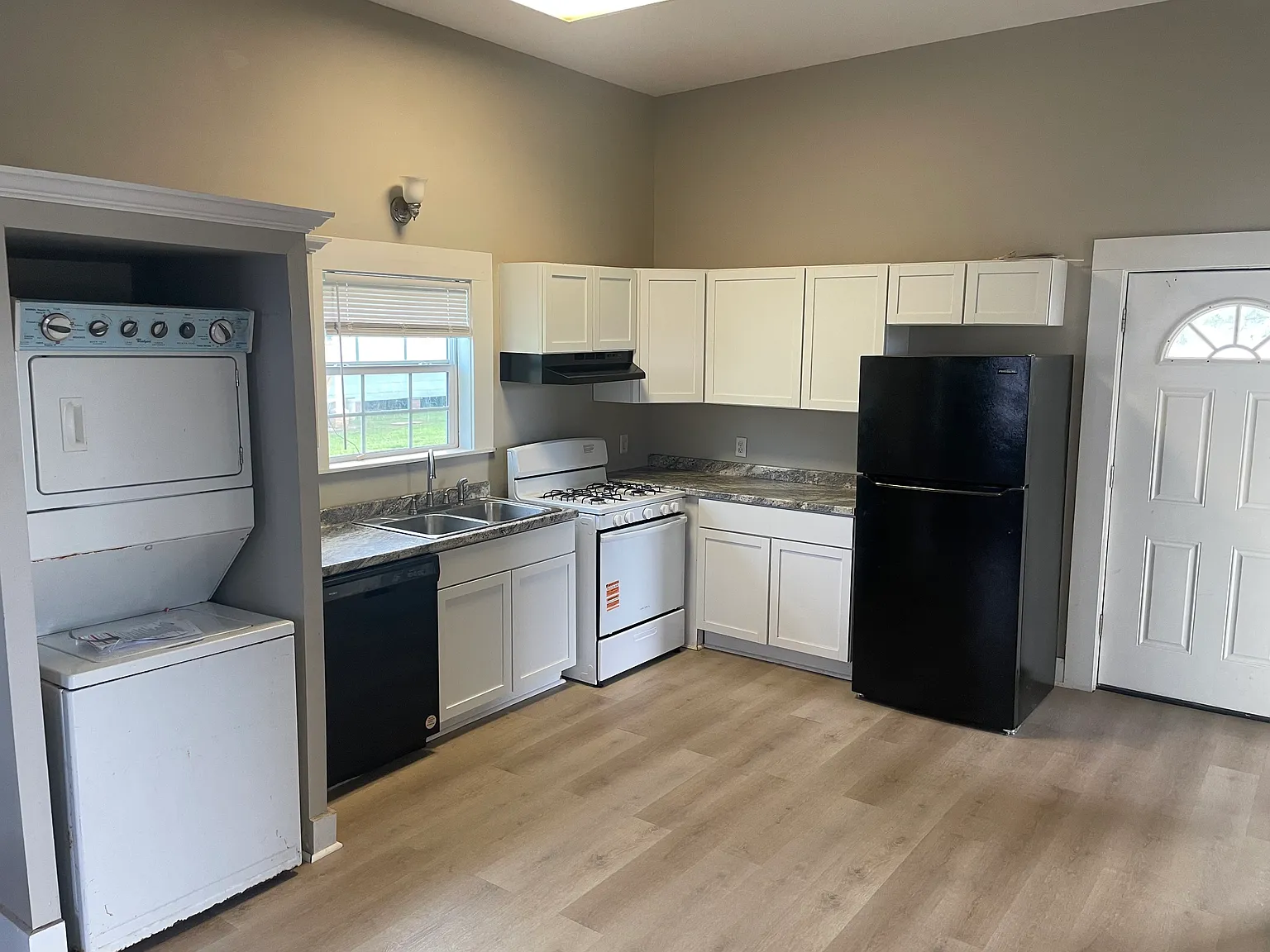 2 bed, 950 sqft, $925 — Photo 2