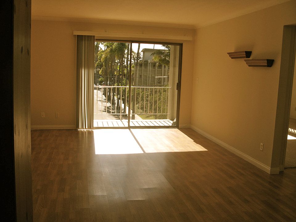 Living room/ balcony