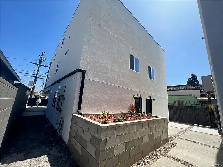 10116 S Broadway — Photo 19