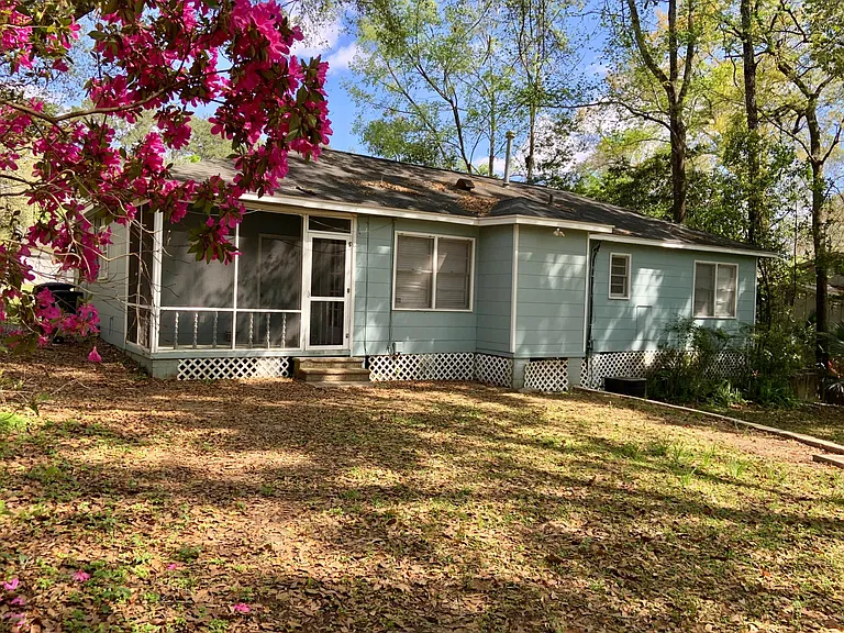 926 Carraway St — Photo 2