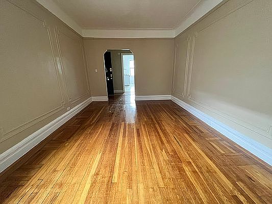 5th image of 245 Seaman Ave #4L