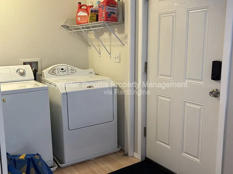 1302 E 40th St #5 — Photo 13