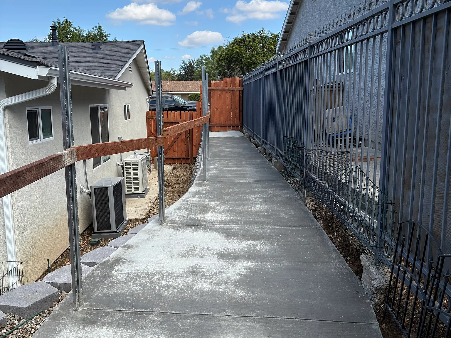3 bed, 1000 sqft, $3,300 — Photo 3