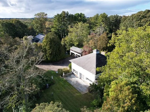143 Oakwoods Dr, South Kingstown, RI 02879