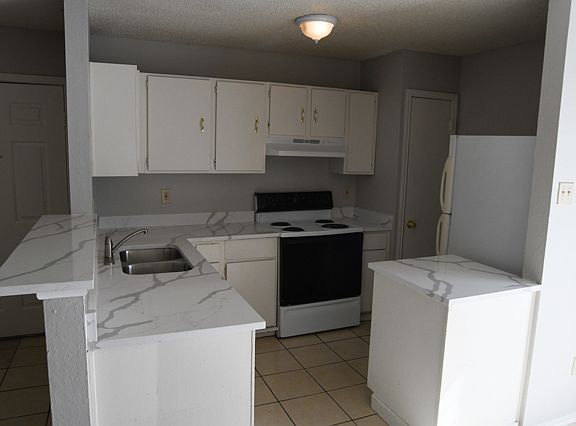 3rd image of 8866 Meadow Range St