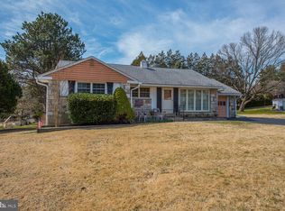 2 Gerald Dr, Aston, PA 19014