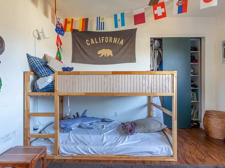Twin bed bunks