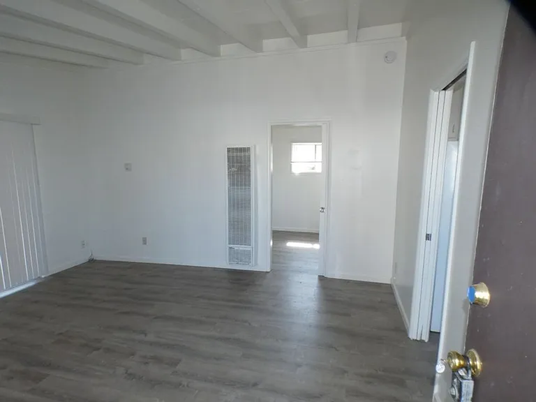 713 N Vine St — Photo 2