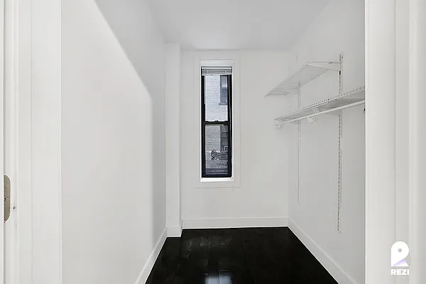 Rented by REZI | media 28