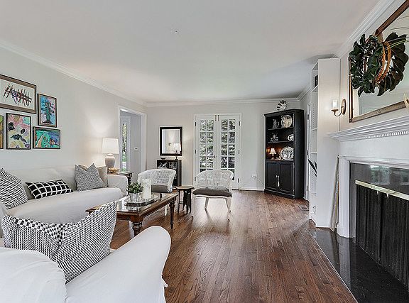 5th image of 815 Woodbine Ln