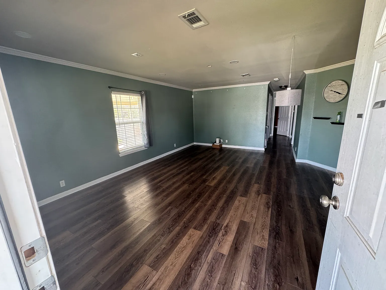 3 bed, 1400 sqft, $1,650 — Photo 2