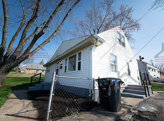 3rd image of 1320 Rangeley Ave