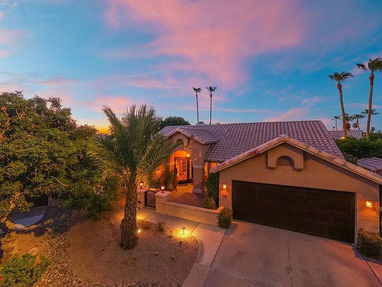372 W Amoroso Dr — Photo 159