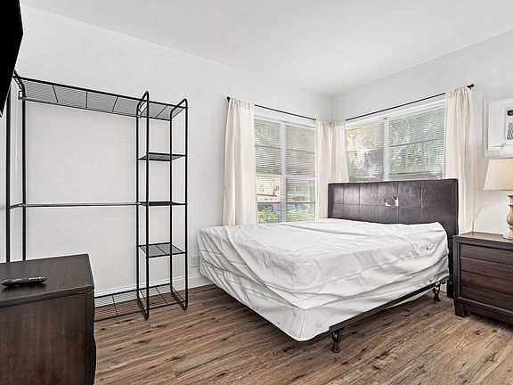 4th image of 905 NE 18th Ave APT 110