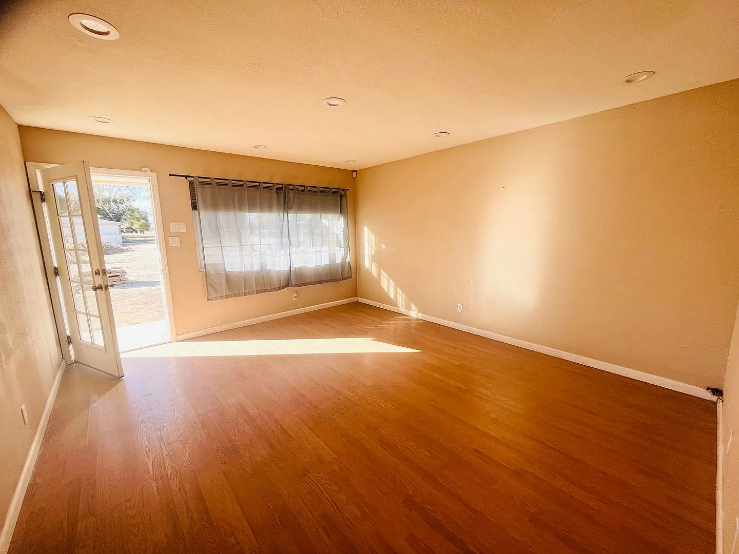 2 Bedroom 1 Bathroom Home! — Photo 2