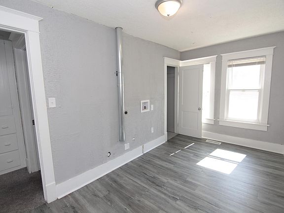 4th image of 428 43rd St