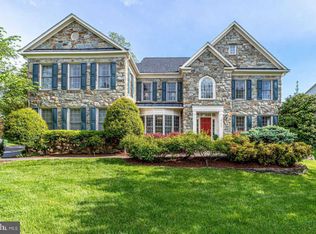 10102 Oakton Dr, Oakton, VA 22124