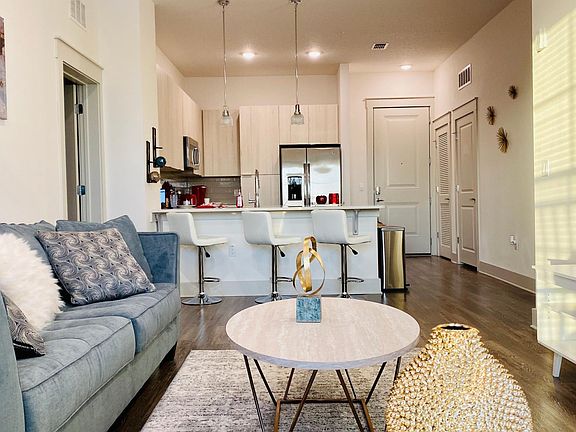 4th image of 425 Central Ave #525
