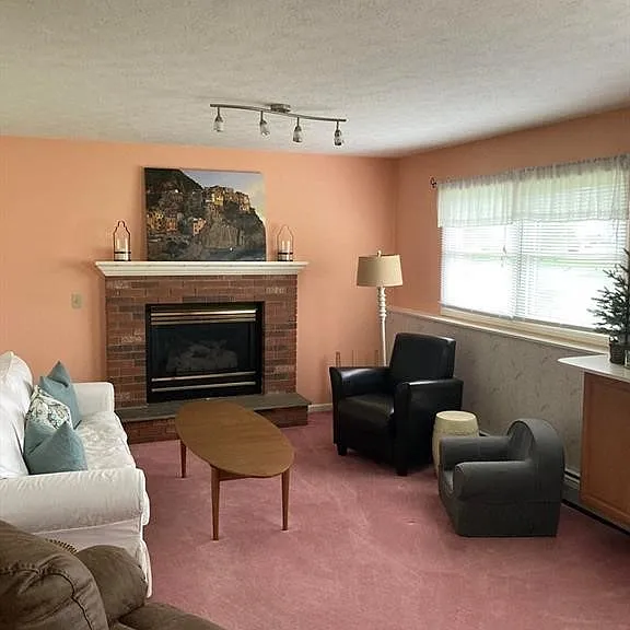 5 Katie Ln — Photo 4