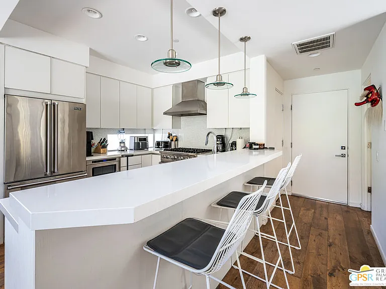 1009 Iris Ln — Photo 12