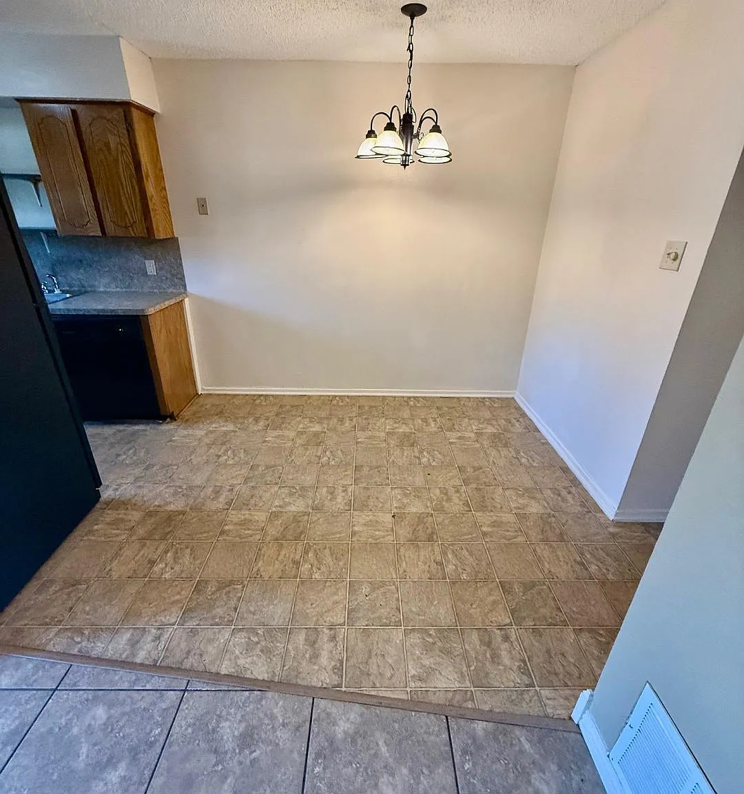 2 bed, 1100 sqft, $925 — Photo 4